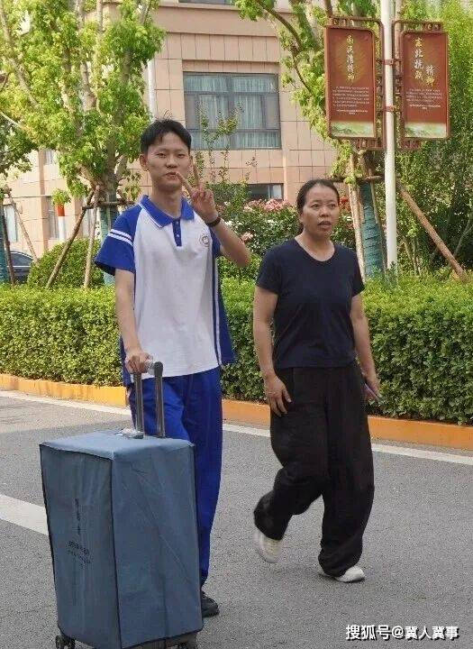 最高增分216！邯鄲恆一中學隆重舉行2026屆復讀生表彰大會
