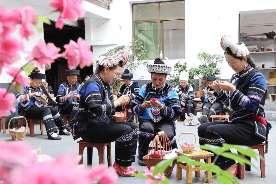 針尖繡廉韻 匠心傳清風 紅河縣大新寨村以非遺刺繡涵養廉潔文化