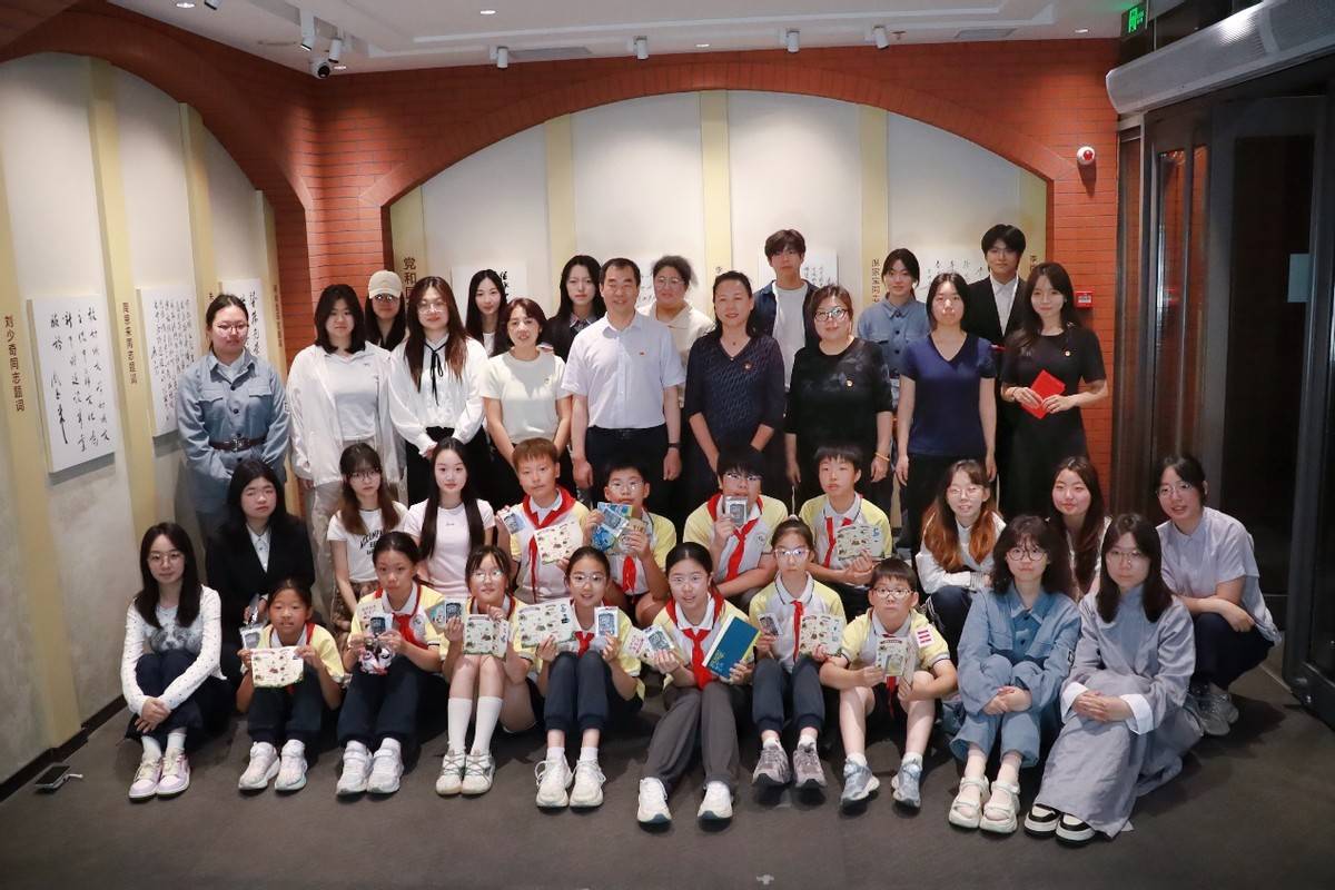 “傳承紅色基因 講好中國故事” ——大中小學齊聚北外校史館共上沉浸式“大思政課”
