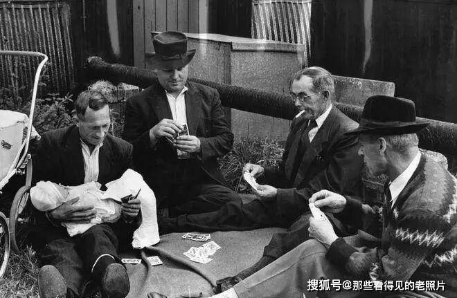老照片 1955年波蘭移民在英國 和現在的移民截然不同