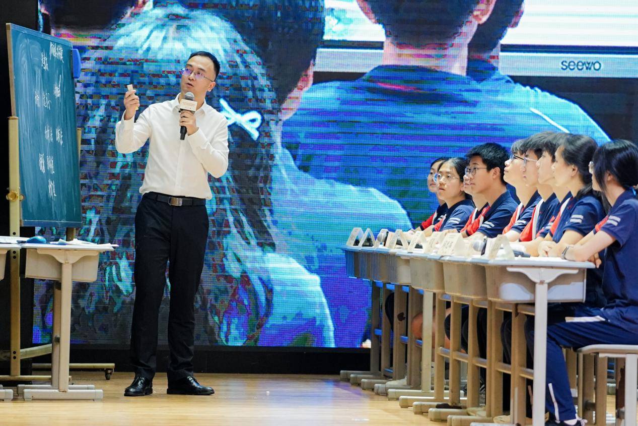 第六屆中國語文教育高階論壇暨中小學閱讀教育研討會在渝成功舉辦