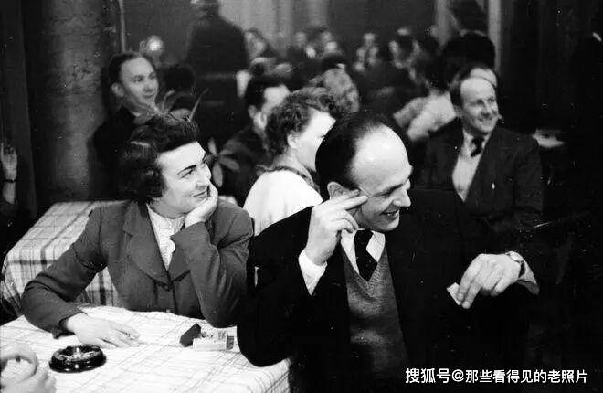 老照片 1955年波蘭移民在英國 和現在的移民截然不同