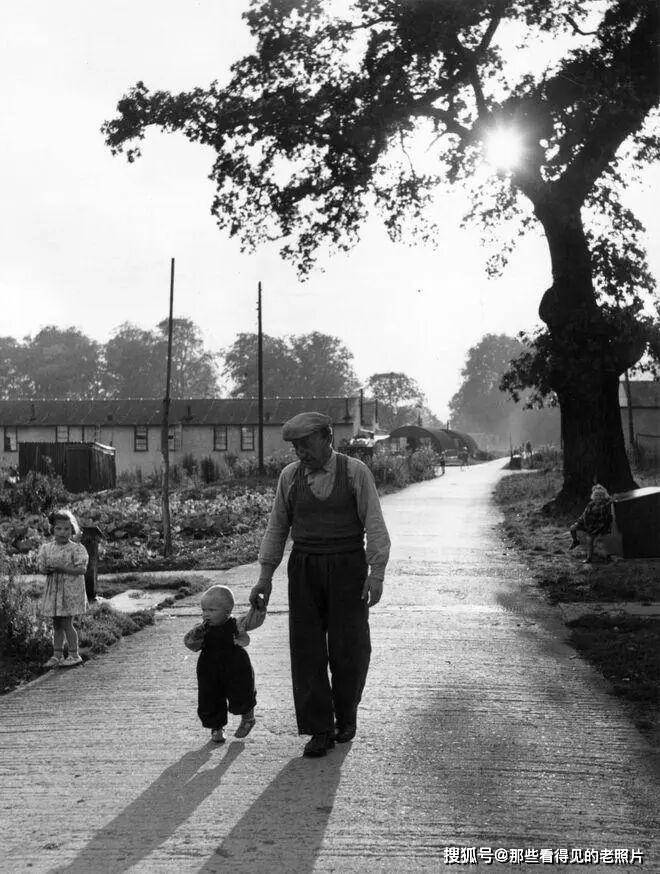 老照片 1955年波蘭移民在英國 和現在的移民截然不同