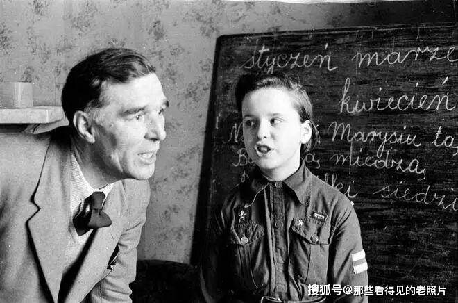 老照片 1955年波蘭移民在英國 和現在的移民截然不同