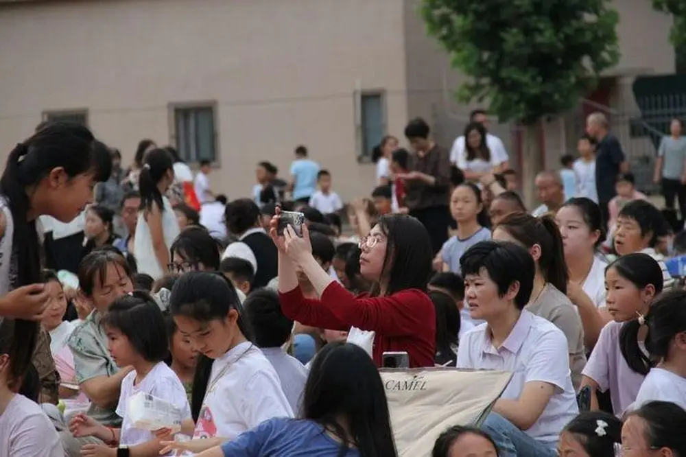 座無虛席！濟南這所小學電影院“營業”啦