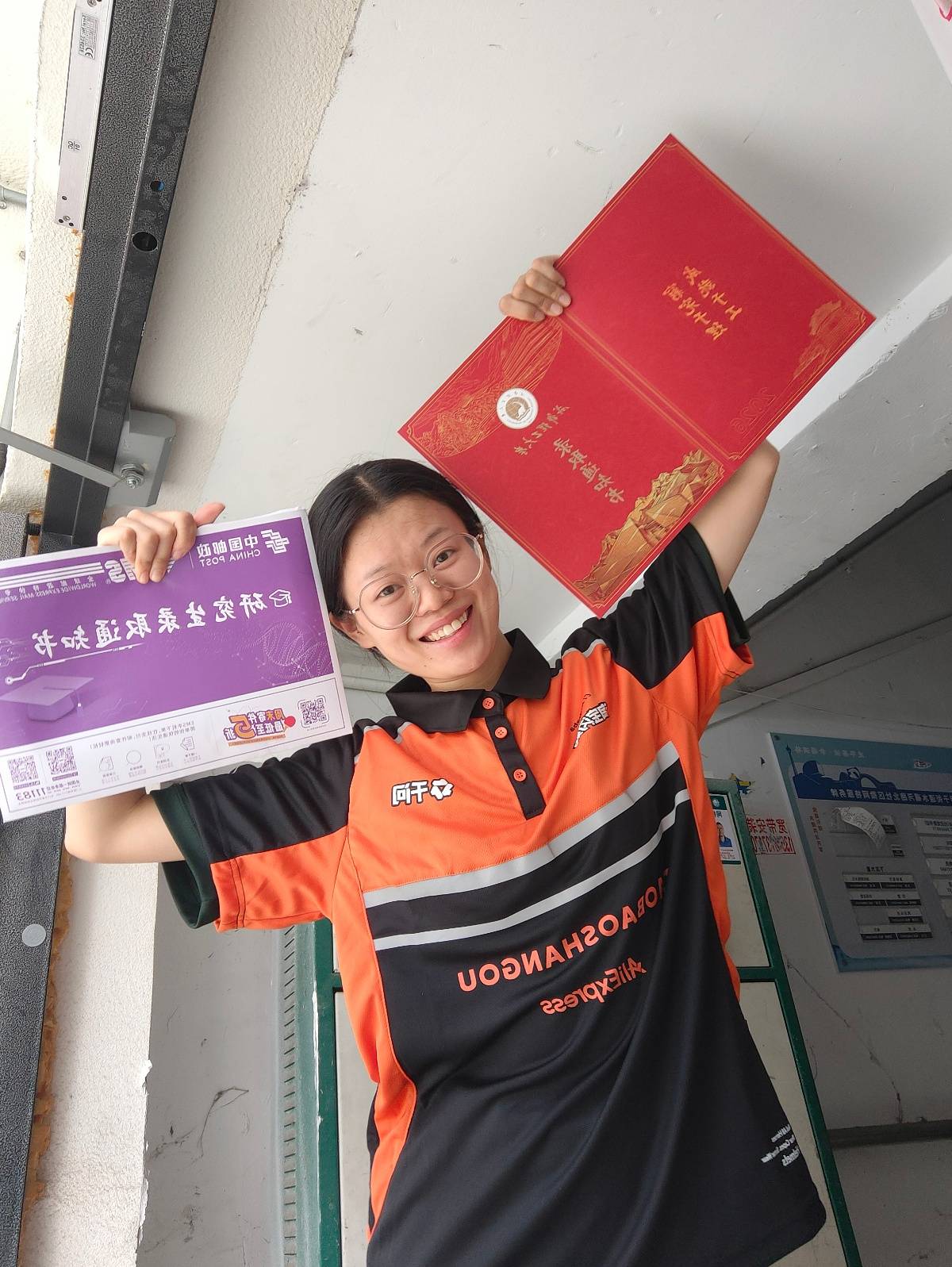 四川女生邊送外賣邊考上研究生：每天早上6點多送外賣，學習到晚上11點，沒想過放棄