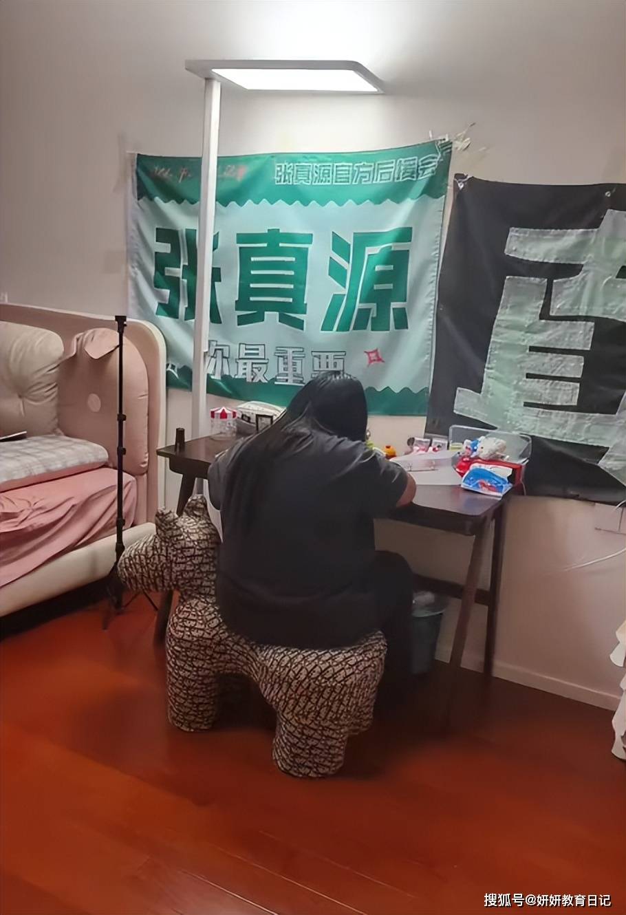 原創“沒見過這麼富態的女兒”，小學女生深夜不學習卻看菜譜，被點贊