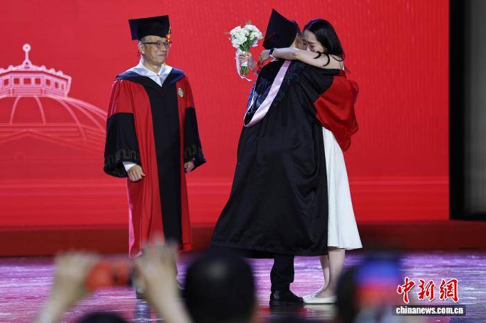 東南大學畢業典禮湧動浪漫與溫情