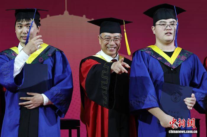 東南大學畢業典禮湧動浪漫與溫情