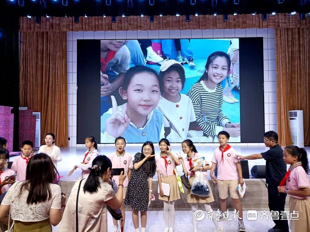 小學畢業典禮中學裡開！煙臺小初銜接，給出這樣的“開啟方式”