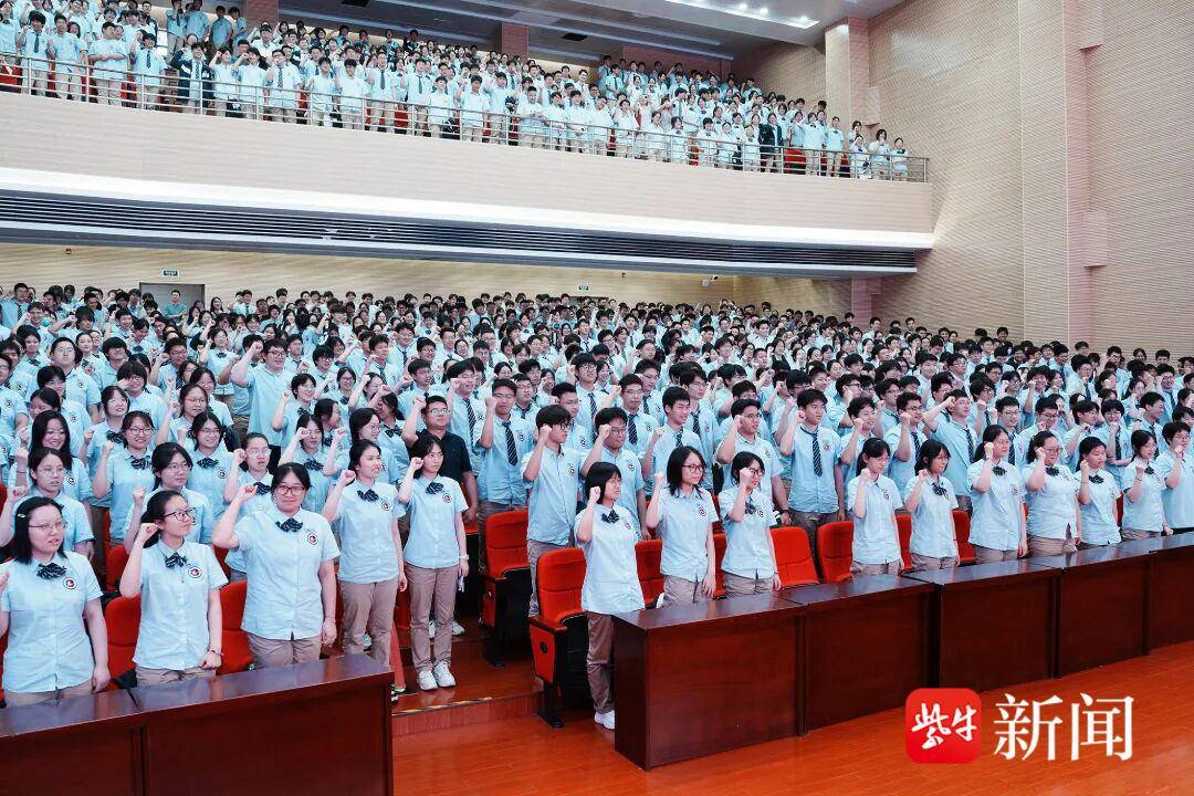 以青春集結接續百年學府精神薪火！江蘇省鎮江中學舉行 2024 級高三啟程儀式