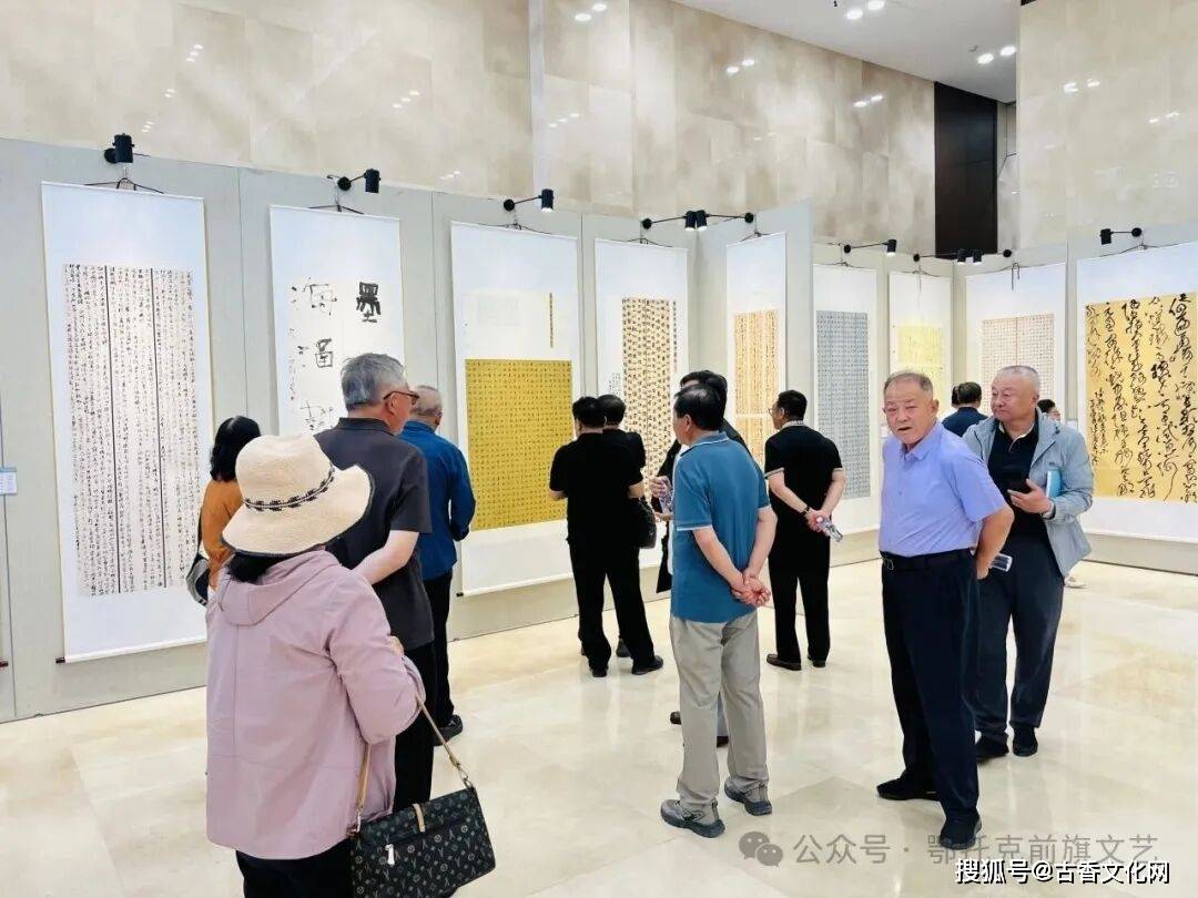“藝術北疆 文化暖城”首屆“墨海杯”全國書法作品展暨作品集首發儀式在鄂托克前旗盛大啟幕