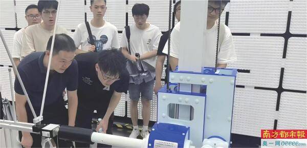東莞“量產”卓越工程師：工程碩博帶專案入學 研究生課堂搬進生產線