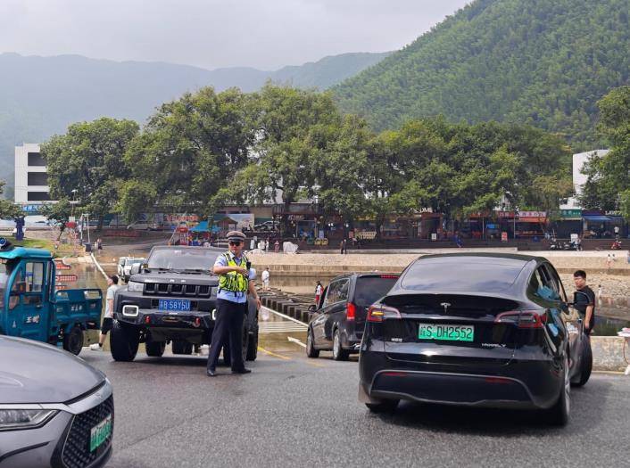 安徽涇縣多措並舉迎戰暑期旅遊高峰 全力護航遊客安全出行
