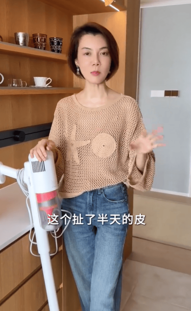 原創44歲車曉搬離北京別墅，曬新家空間不大傢俱也不多，裝修十分普通