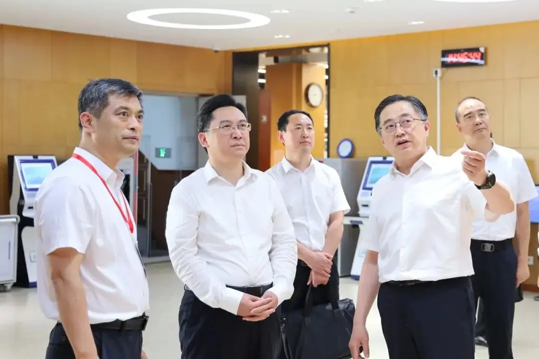 陳必昌調研普通高中教育工作