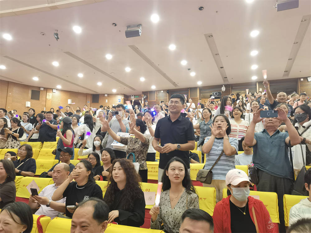 加強香港和貴州兩地文化交流 “飲歌·香港影視流行音樂會”在貴陽大劇院舉行