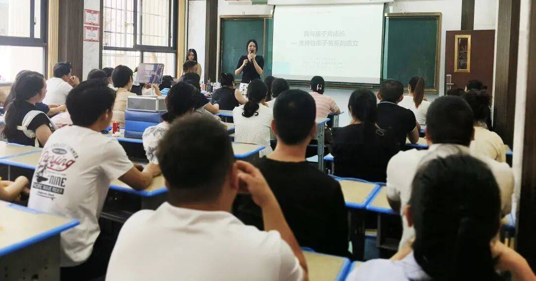 “築愛萬家·為愛賦能”家長成長課堂走進黔靈小學、金關小學