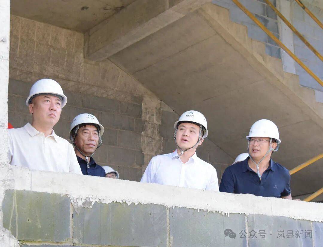 孟飛調研秀容中學專案建設情況並召開座談會