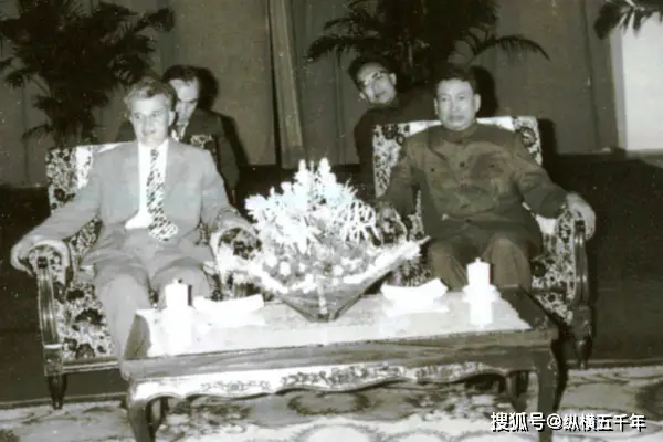 原創他是柬埔寨的“外戚”，受政府資助留學，後卻建立紅色高棉