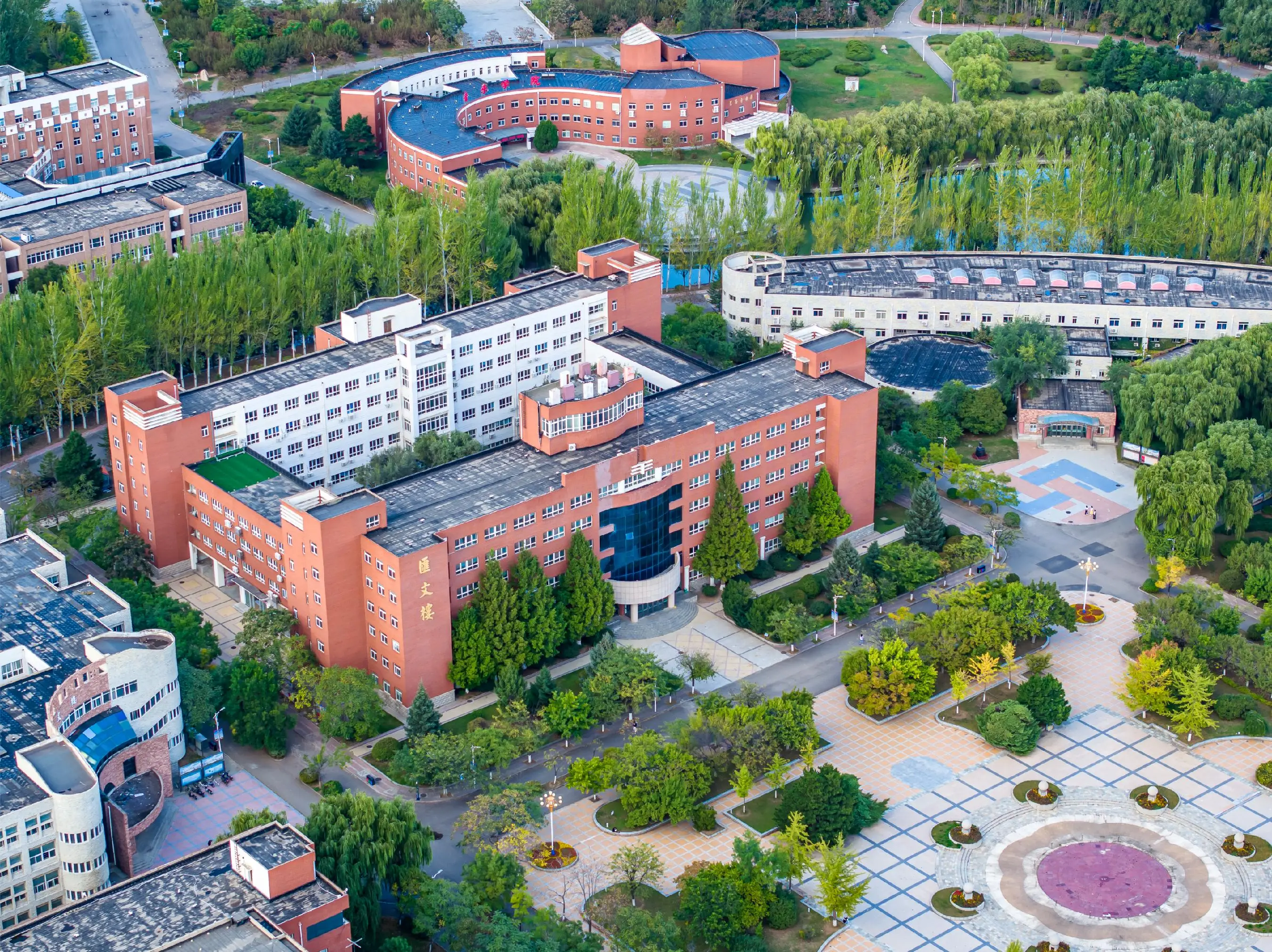 大學，正在往縣城“跑”