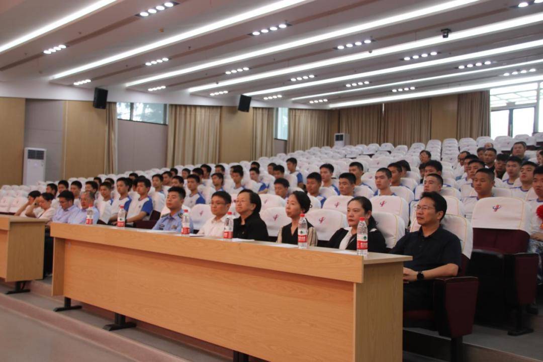 華師一附中18位學生，同一天拿到了空軍航空大學錄取通知書