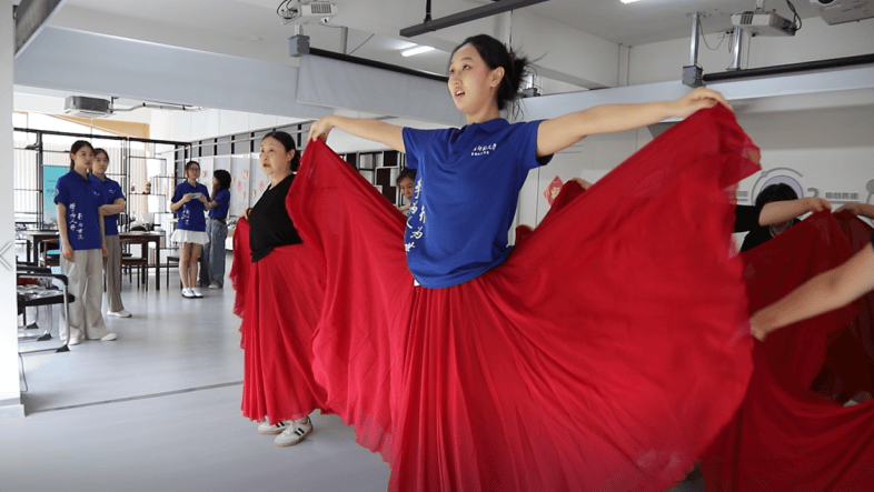當二十歲遇見六十歲：濟南這堂康養舞蹈課，跳出了跨代陪伴新模樣