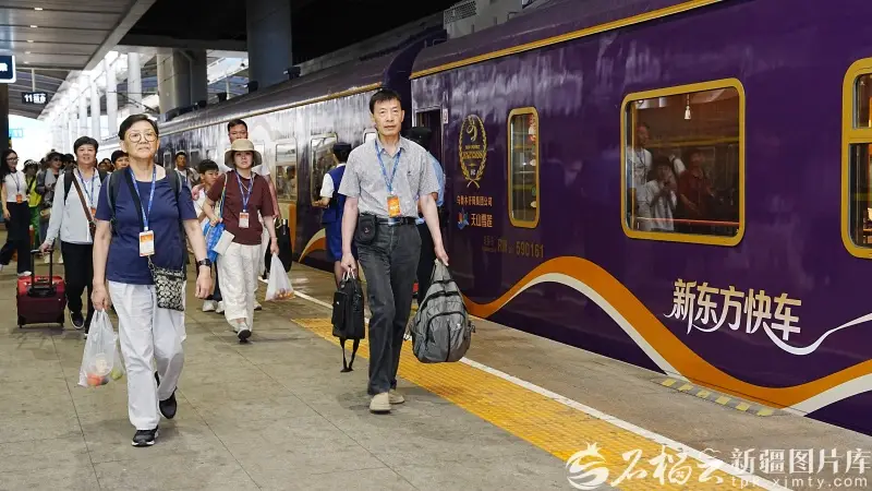 新疆鐵路開行暑運第15列旅遊專列