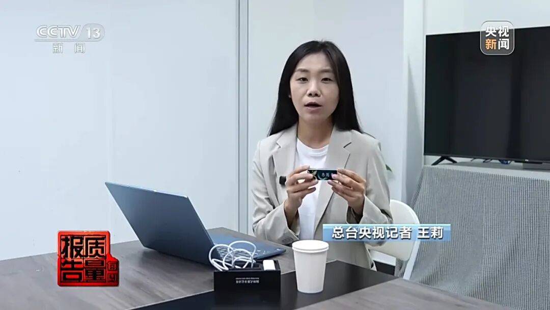 一對情侶租房後，發現床鋪上方有針孔攝像頭，2人報警