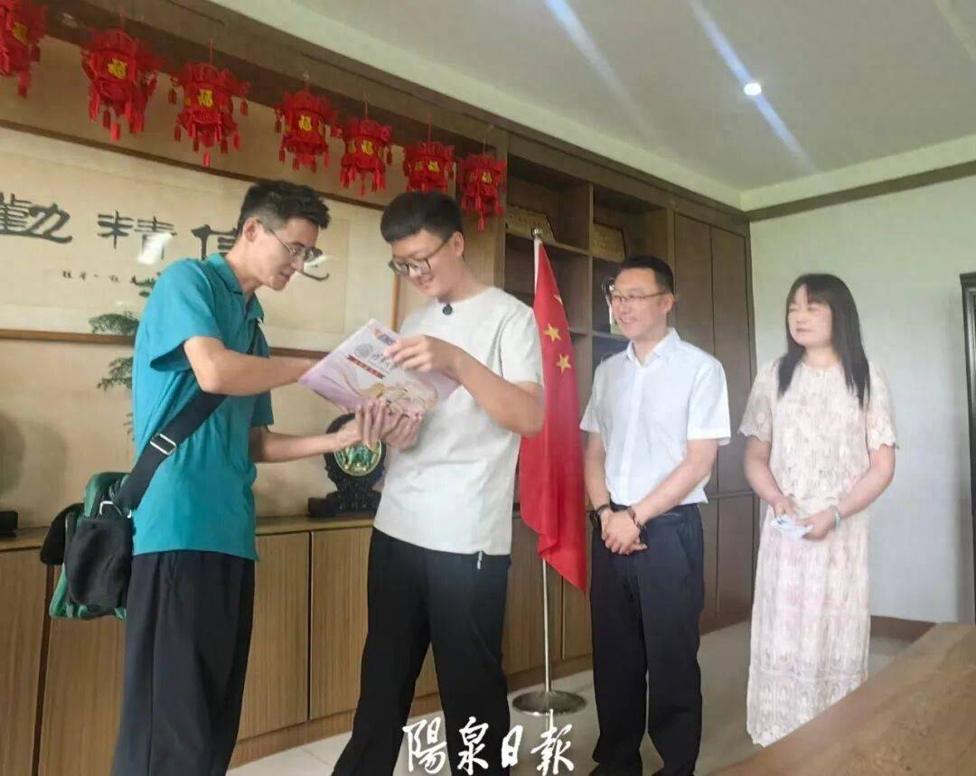 沾喜氣啦！清華大學錄取通知書送達陽泉！