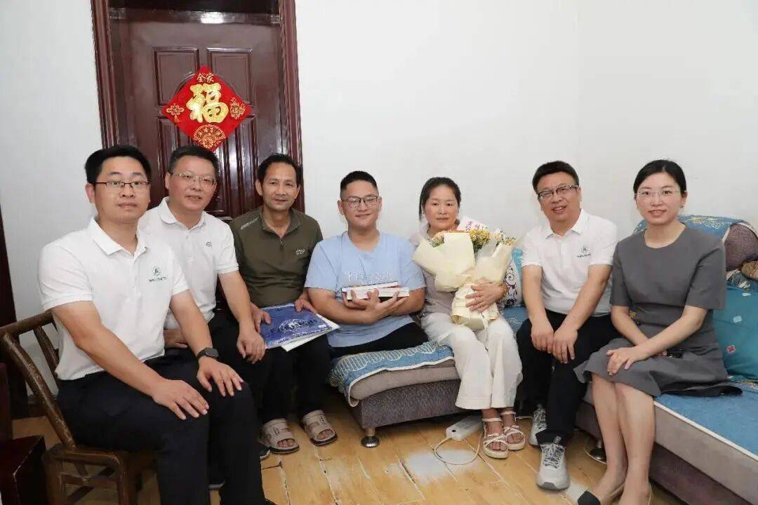 “板凳男孩”，被湖北大學錄取！