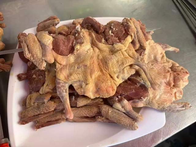 澤普特色烤鴿子：傳統工藝鎖住鮮香 煙火美食啟用舌尖經濟