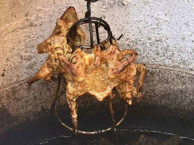 澤普特色烤鴿子：傳統工藝鎖住鮮香 煙火美食啟用舌尖經濟