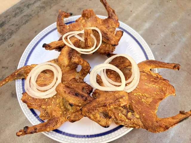 澤普特色烤鴿子：傳統工藝鎖住鮮香 煙火美食啟用舌尖經濟