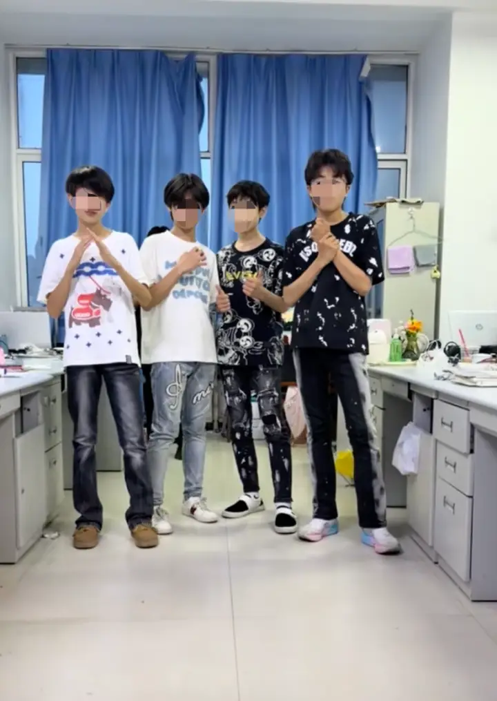 10歲小孩虛歲40，商務風穿搭小學生之中的權利遊戲