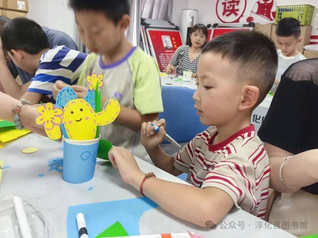 原創淳化縣圖書館開展暑期多巴胺盆栽親子手工活動