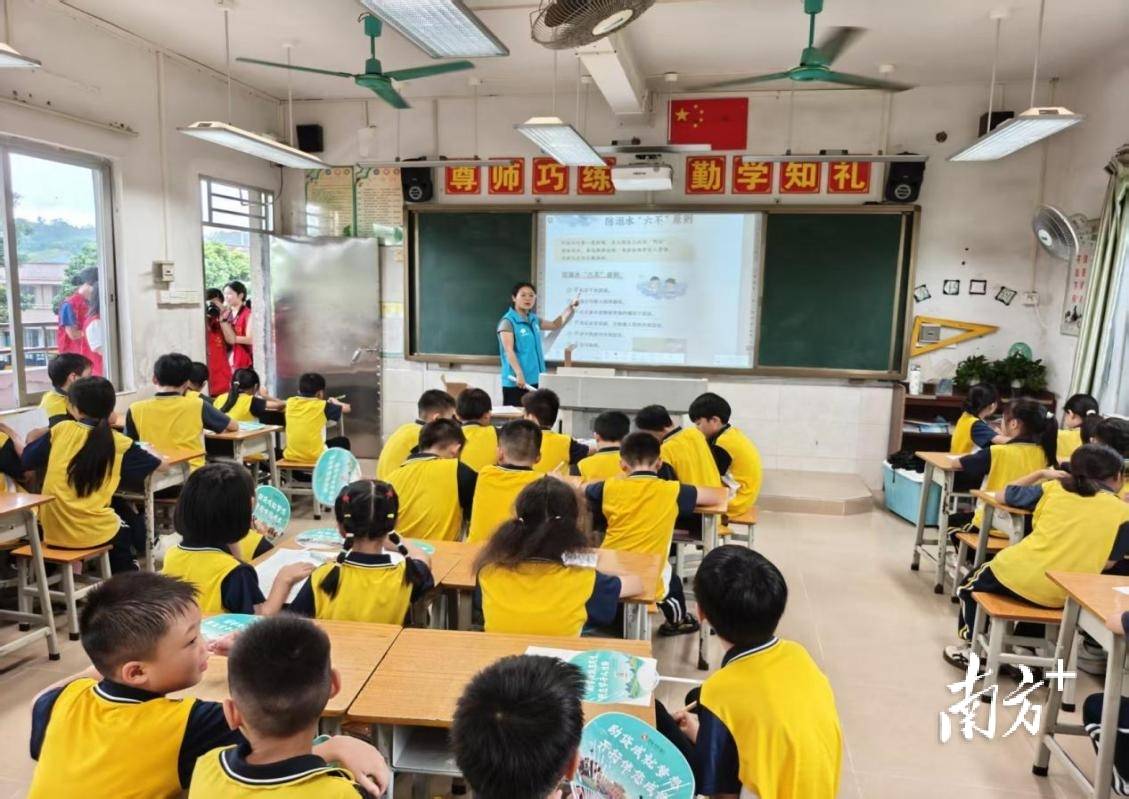 無人機飛進鄉村小學，佛岡龍山這堂暑期課有料又有趣