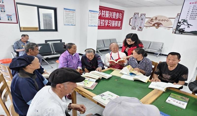 貴州百所青年鄉村振興夜校志願圖書角建設專案落地見效