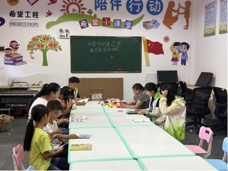 貴州百所青年鄉村振興夜校志願圖書角建設專案落地見效