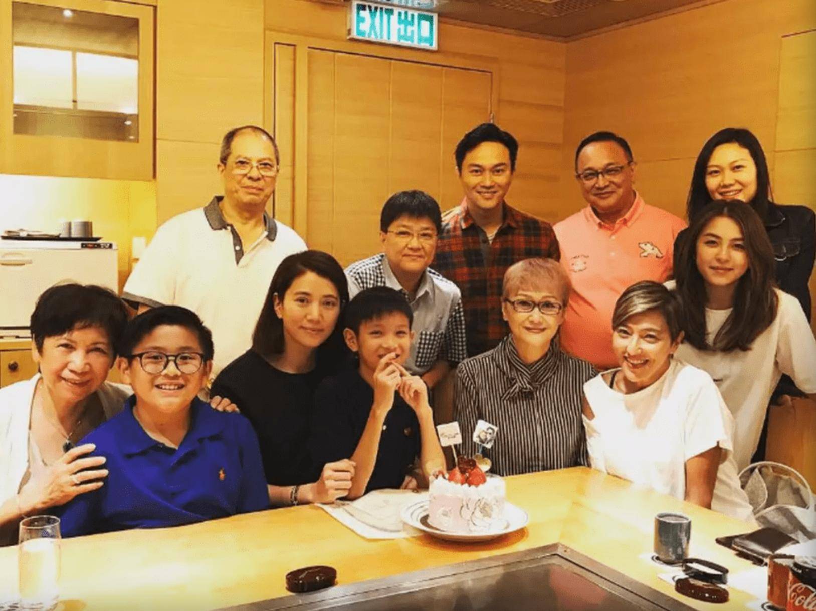 原創77歲曹查理現身廣州街頭，面色紅潤胖了不少，自曝在東莞租房養老