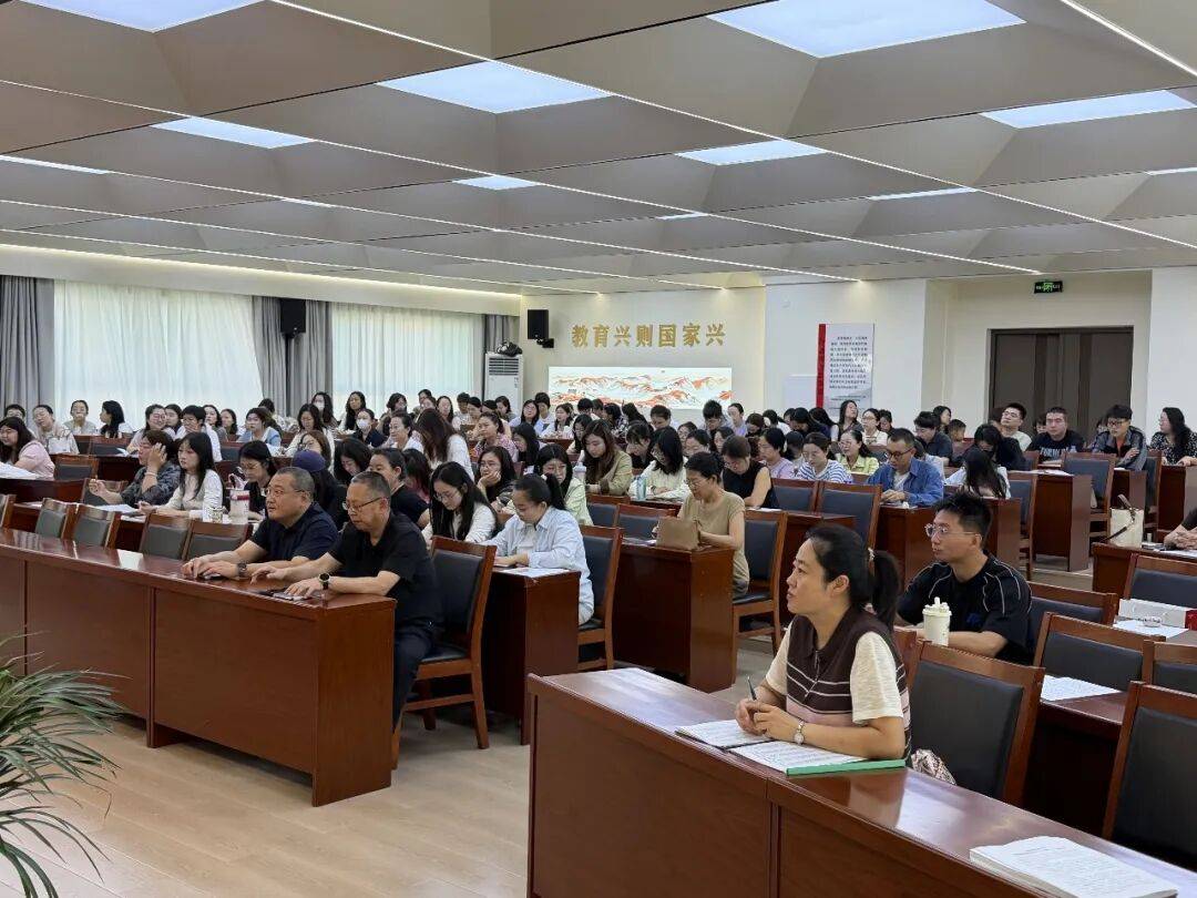 弘揚教育家精神 深耕高質量育人----忻州市實驗小學開展2026-2027學年第一學期師德師風教育暨教師業務專項培訓