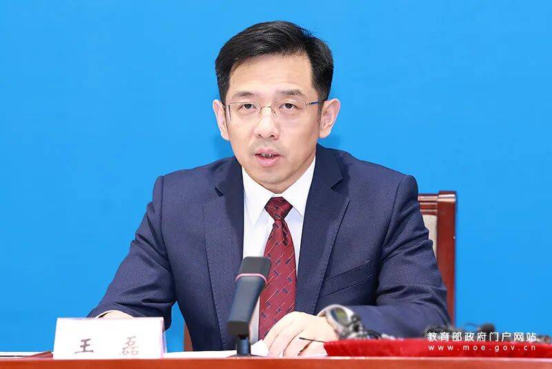 “128條涉師舉報失實率超94%”“很多教師被非教育教學事務壓得喘不過氣”……教育部最新明確