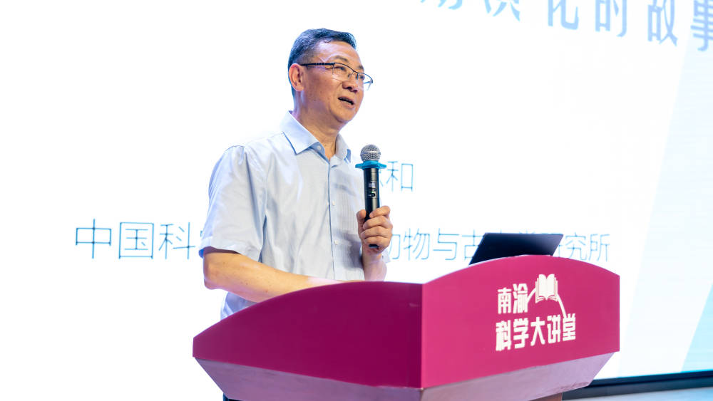 一場跨越1.6億年的追問，周忠和院士在重慶南渝中學連講兩場