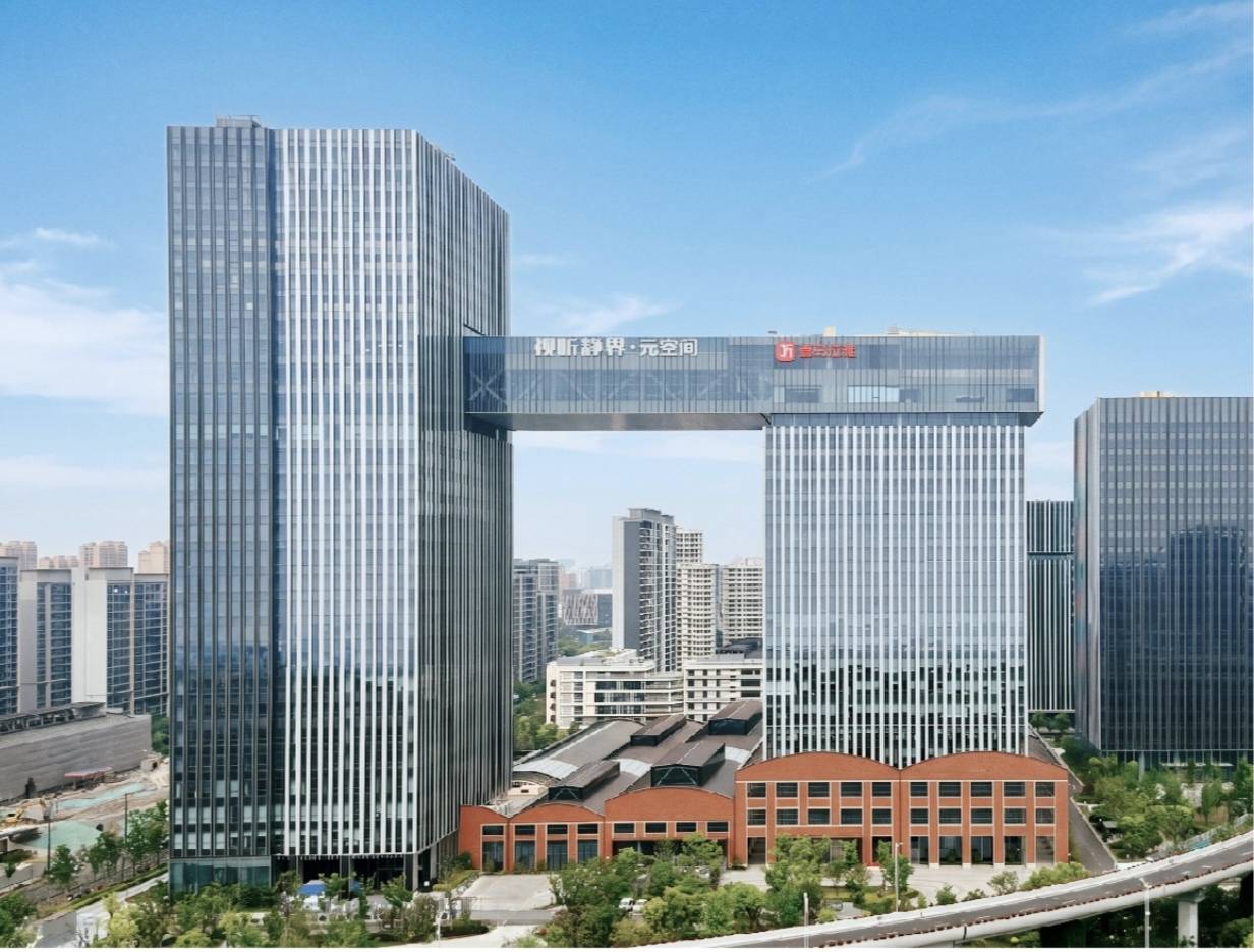 國內首家智慧眼鏡旗艦店落地南京西路商圈
