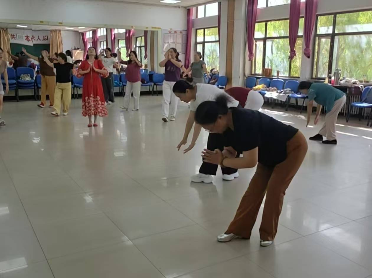 原創金秋開學啟新篇，舞韻感恩慶師恩——民族舞蹈班新學期第一課紀實