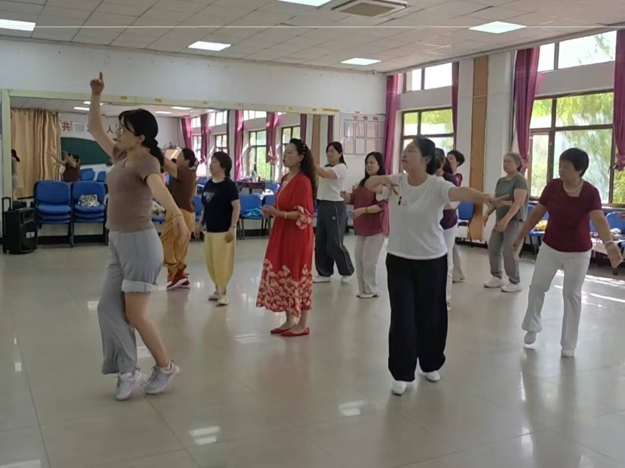 原創金秋開學啟新篇，舞韻感恩慶師恩——民族舞蹈班新學期第一課紀實