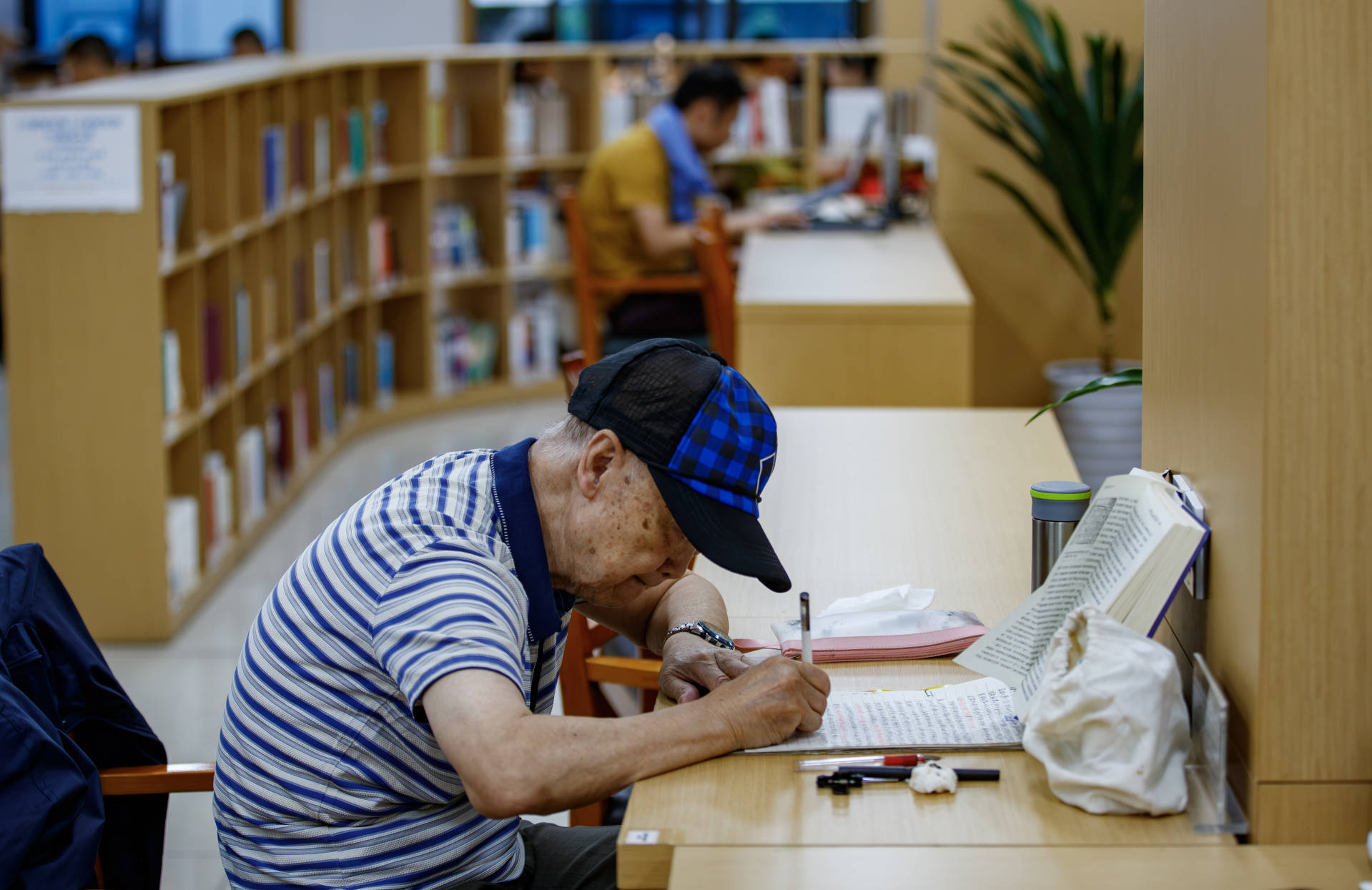 秋韻潤書香 成都圖書館老館鬧市聚人氣