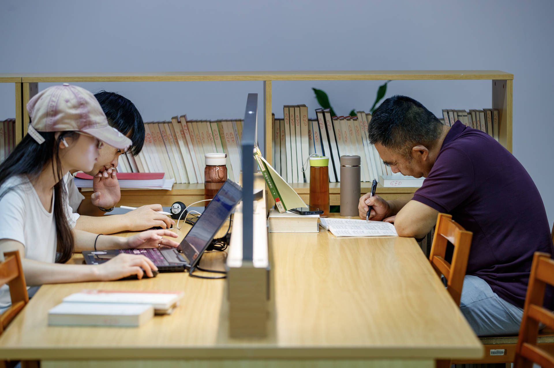 秋韻潤書香 成都圖書館老館鬧市聚人氣