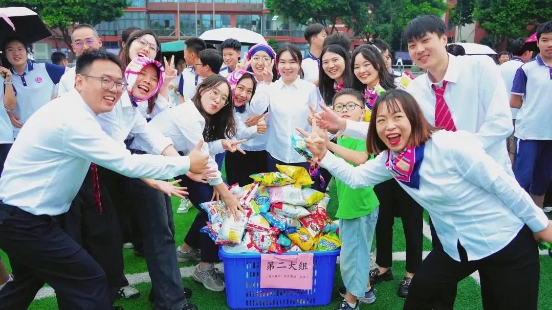 重慶市禮嘉中學教師節：學生為老師頒獎