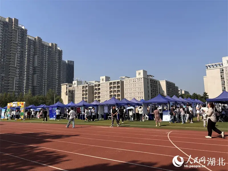 湖北舉辦秋季就業創業招聘2萬餘個崗位進校攬才